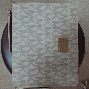 Michael Kors Cream Colored IPad Case / Organizer